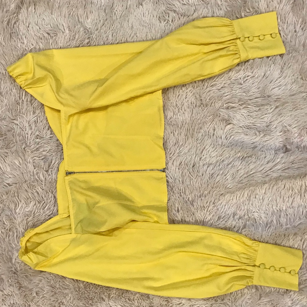 Yellow blouse. - Picture 3 of 6